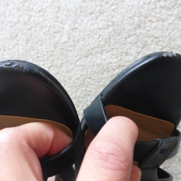 LE CHATEAU black and brown strappy chunky heel sandals with buckle closure - Picture 9 of 11